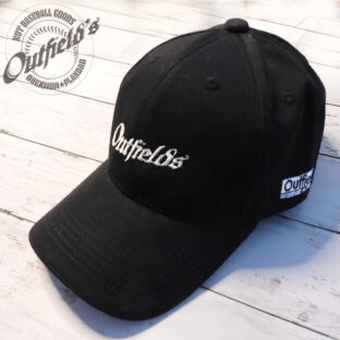キャップ　ブラック　OUTFIELDSロゴ刺繍　調節可　ユニセックス　コットン100%