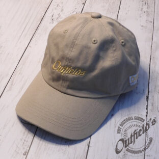 キャップ　ベージュ　OUTFIELDSロゴ刺繍　調節可　ユニセックス　コットン100%