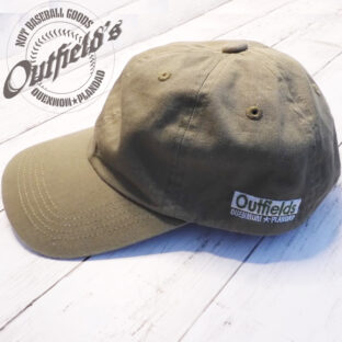 キャップ　カーキ <br>OUTFIELDSロゴ刺繍　調節可<br>ユニセックス　コットン100%
